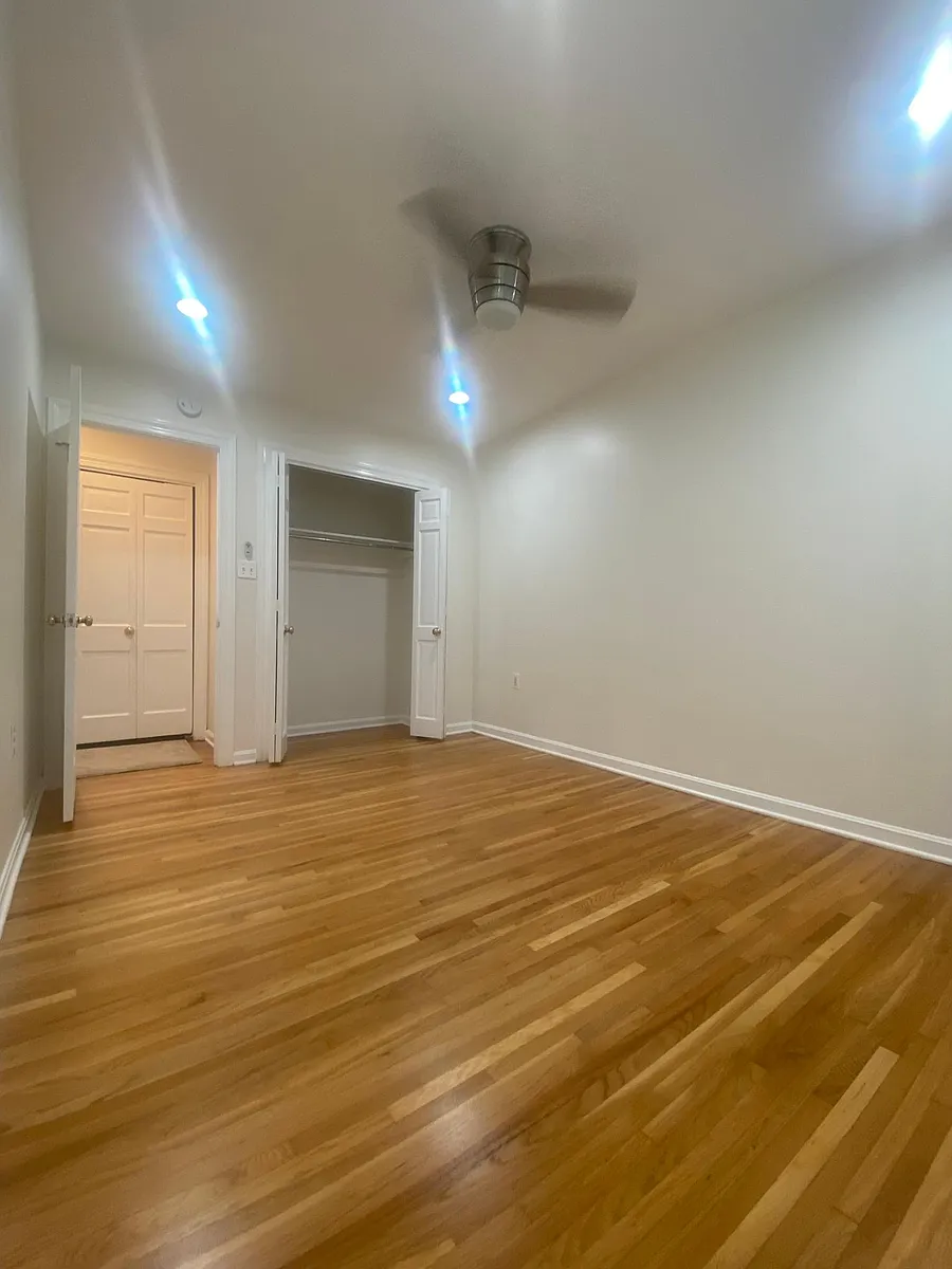 Building Photo - 605 4th St SW #3