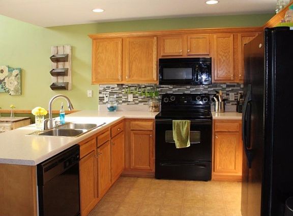 3rd image of 5870 S Glenstone Ct