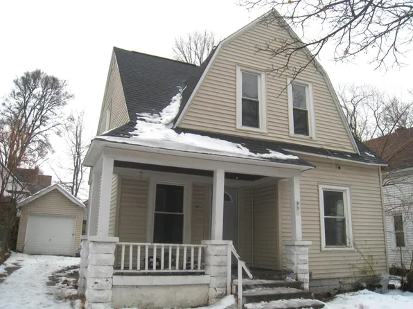 952 Logan St SE, Grand Rapids, MI 49506