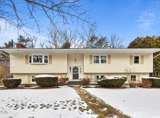 11 Brookside Dr, Pittsfield, MA 01201