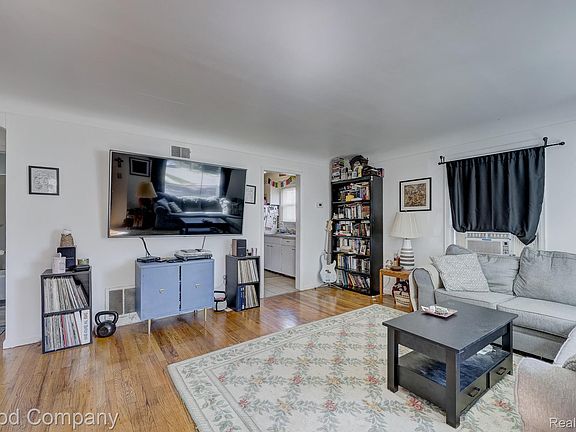 3rd image of 23465 Hazelwood Ave