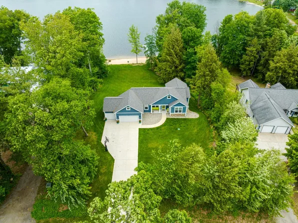 4261 W Pinebluff Dr, Grant, MI 49327