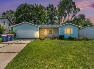 924 N Park Ct NE, Grand Rapids, MI 49525
