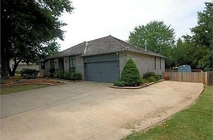 3rd image of 2613 W Chateau Dr
