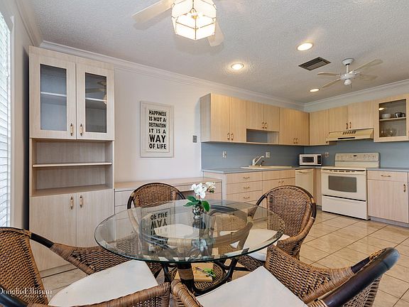 4th image of 1850 NW 18th St APT 102