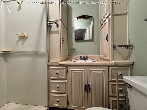4th image of 68 Skidmore Ln