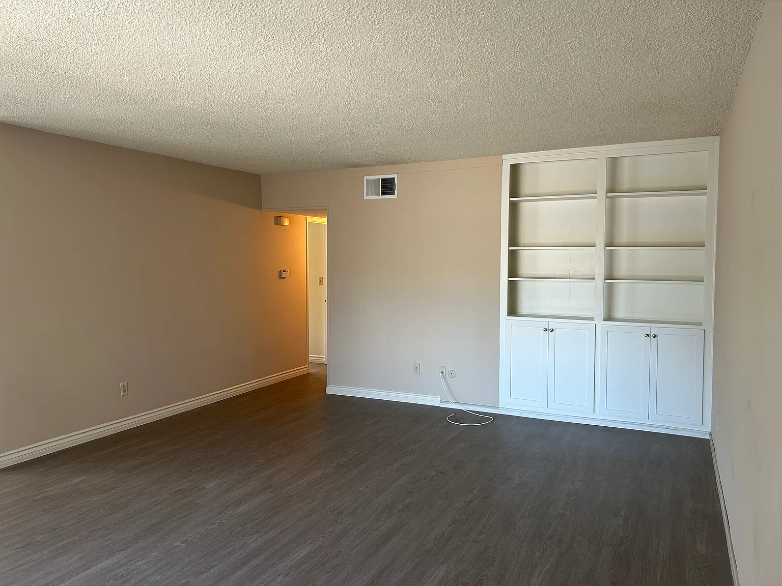 2 bed, 1250 sqft, $2,660 — Photo 3