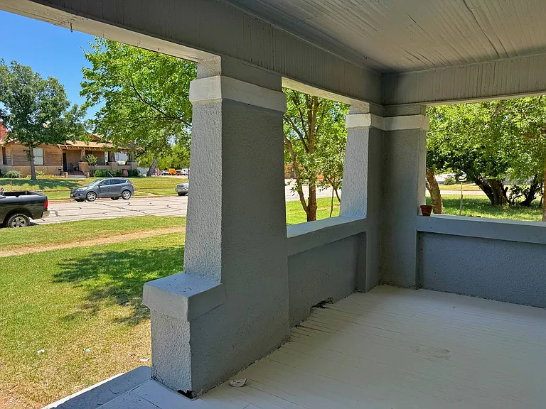1106 Burnett St — Photo 3