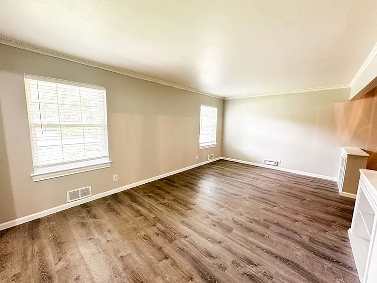 6461 Danbury Ln — Photo 7