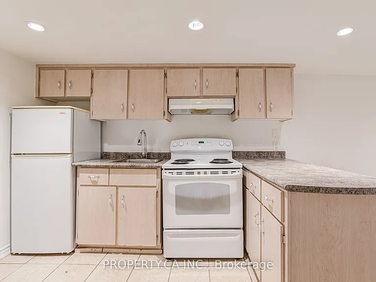 115 Emerson Ave #BASEMENT — Photo 9