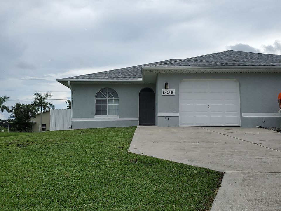 1st image of 608 SE 9th St