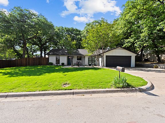 2nd image of 103 Camelot Dr