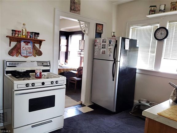 3rd image of 2805 Portman Ave