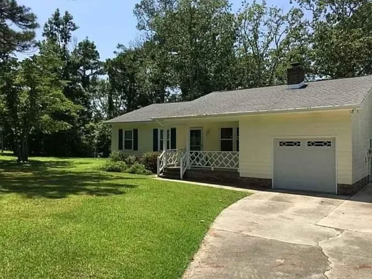 12 Arrowhead Dr — Photo 3