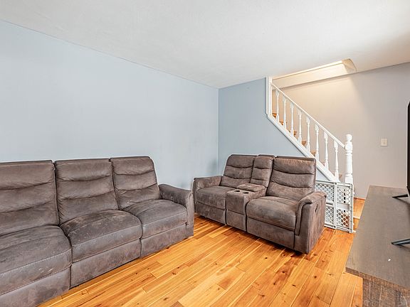 2nd image of 18006 Oakwood Ave