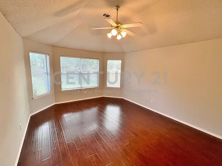 1222 Harvard Ln — Photo 10