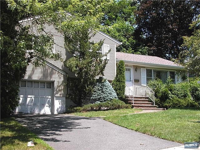 1st image of 379 Webster Dr