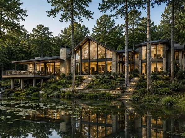2518 W Wesley Rd NW, Atlanta, GA 30327