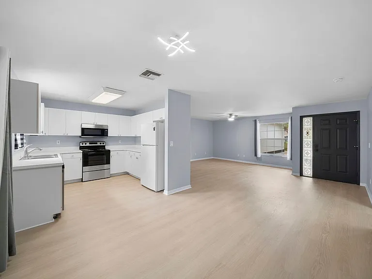 15624 Sunny Crest Ln — Photo 11