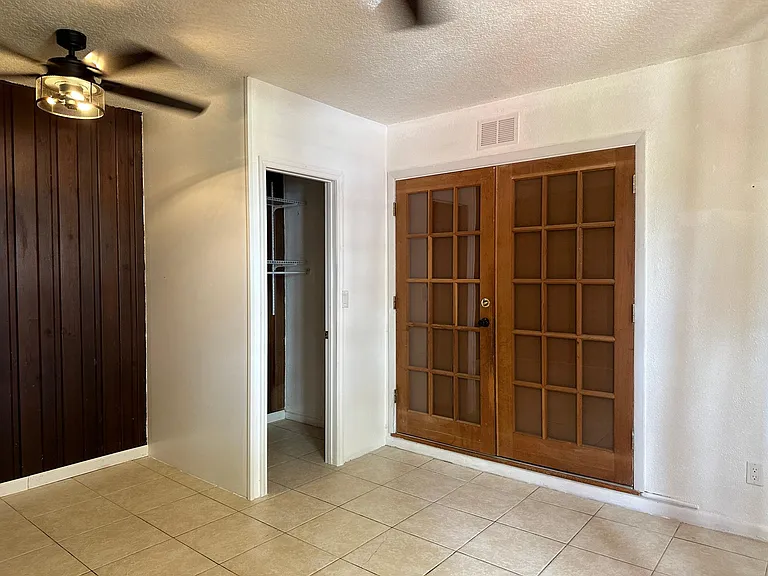 4th bedroom - entrance and closet.