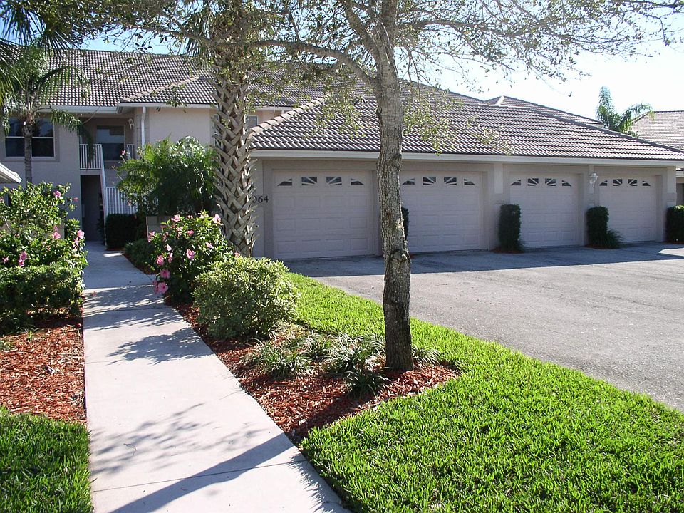 Front view w Garage w Storage