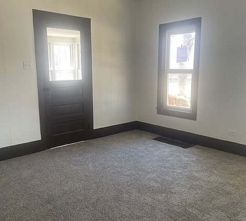 2nd image of 410 E Railroad St