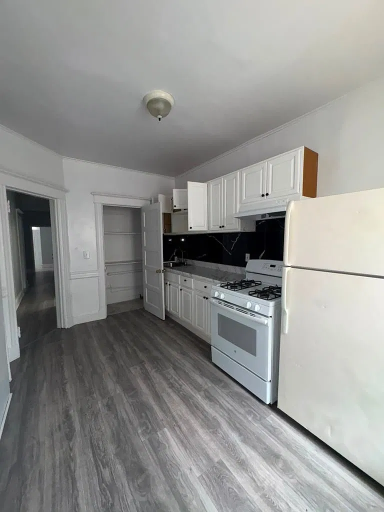 3 bed, 1.0 bath, $3,300 — Photo 3