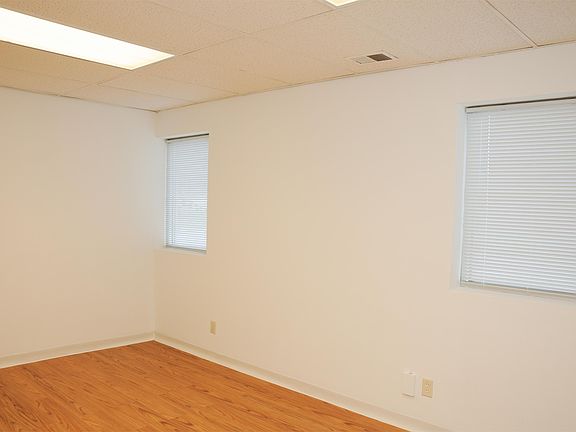 5th image of 5124 Pine Island Ct Ste E