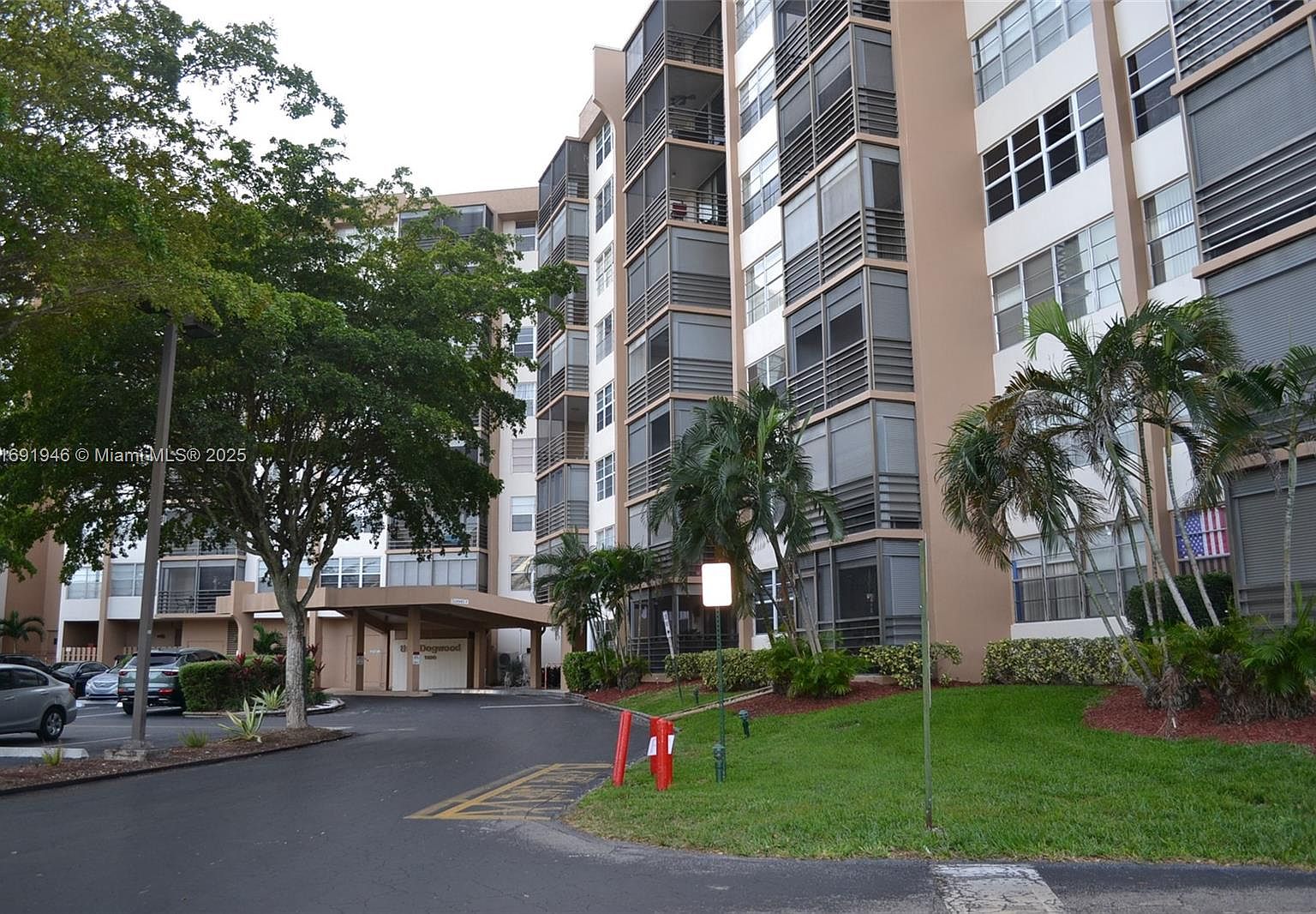 1100 Saint Charles Pl APT 219