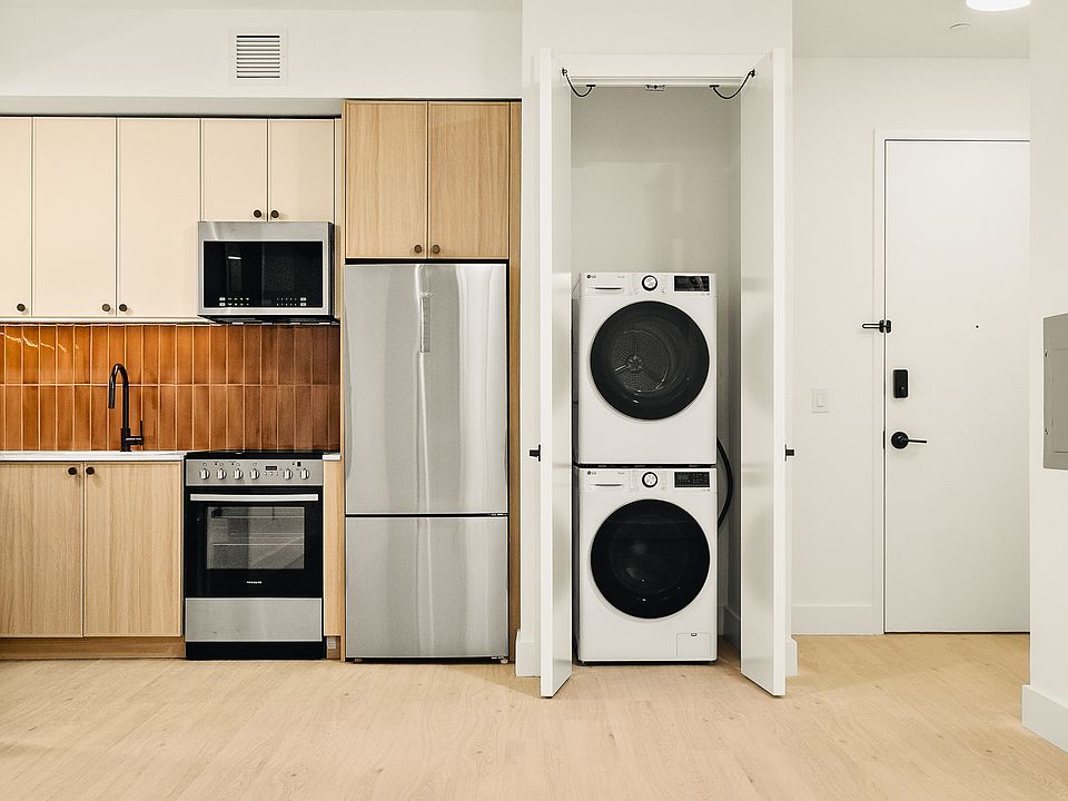 1st image of 733 Lincoln Pl #1322