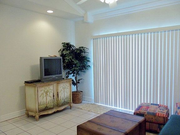 5th image of E Lantana St