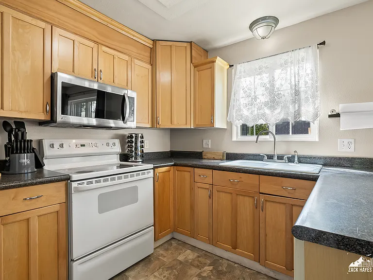 300 E 45th Ave #4 — Photo 13