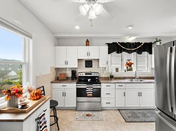 13 Roy St APT 2, Swampscott, MA 01907