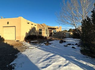 27 Alcalde Rd, Santa Fe, NM 87508