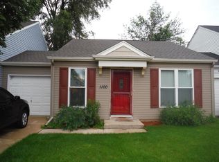 1100 Perry Dr, Algonquin, IL 60102