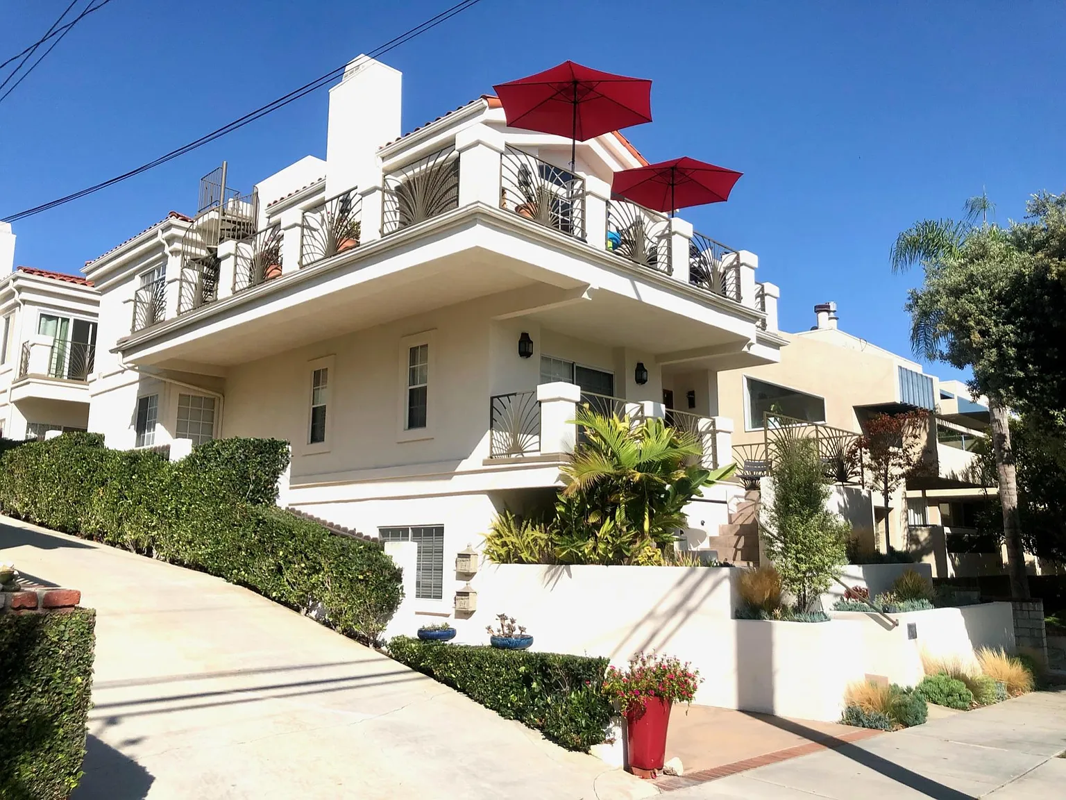 3 bed, 2.5 bath, 2200 sqft, $7,000 — Photo 1