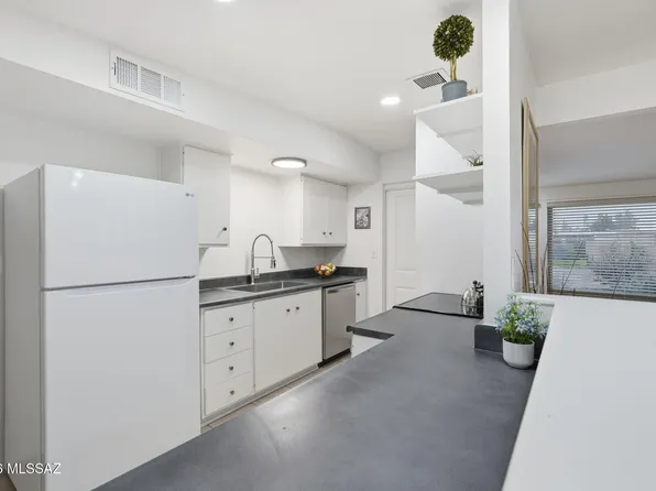 8365 E Louise Dr, Tucson, AZ 85730