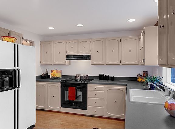 Large Updated Kitchen with Newer Appliances