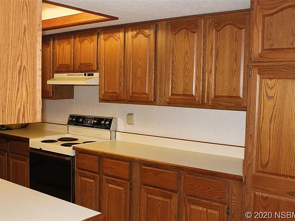 4th image of 365 W Castlewood Ln