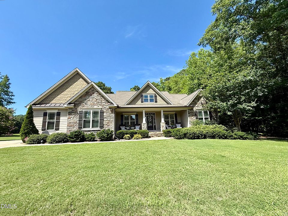 1st image of 396 Demilt Dr