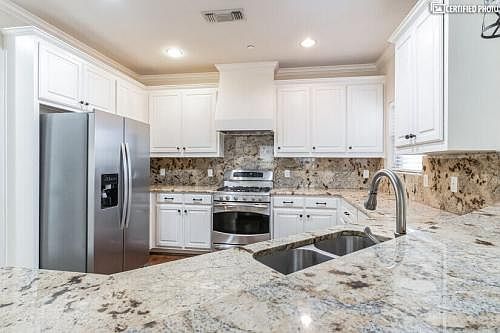 4th image of 4524 Emerson Ave APT 1