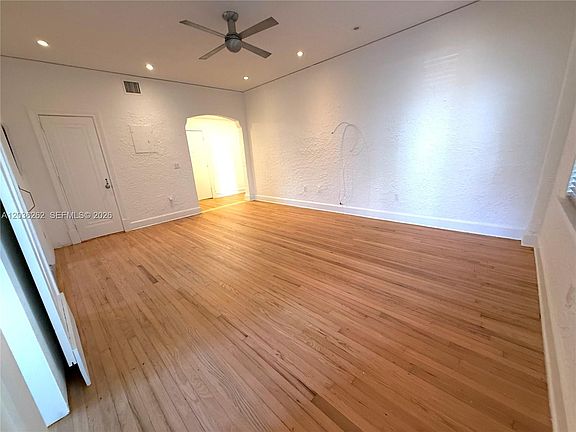 4th image of 900 16th St APT 108