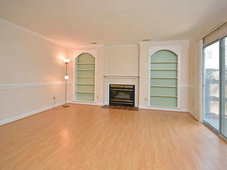 425 Summerwalk Cir — Photo 5