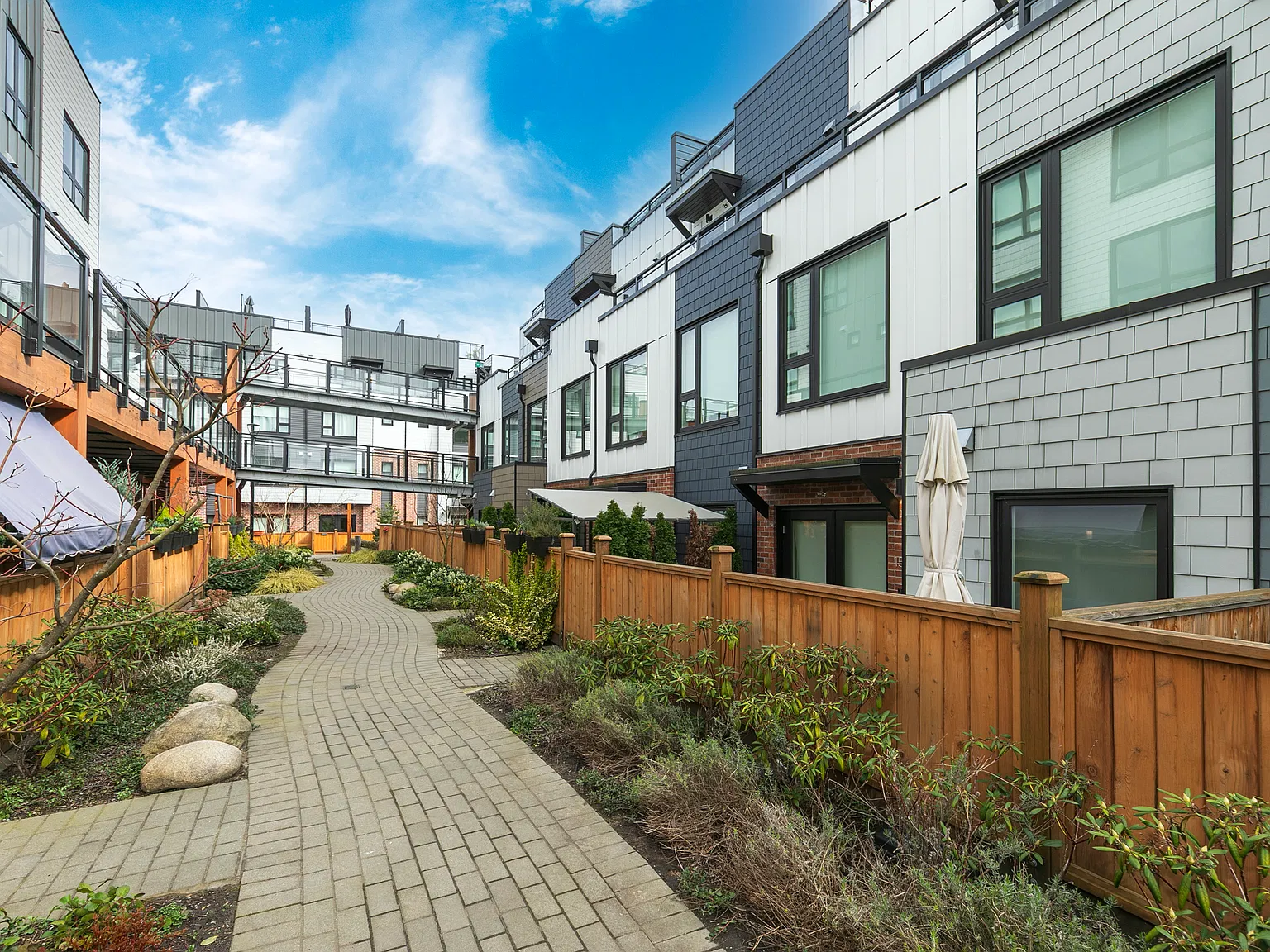 356 E 2nd St, North Vancouver — Photo 1
