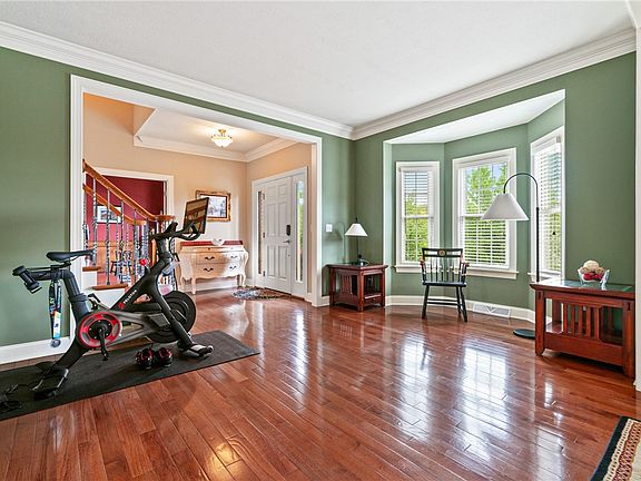 5th image of 718 Belmar Pl