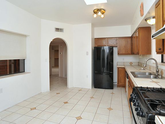 4th image of 1924 W Careybrook Ln