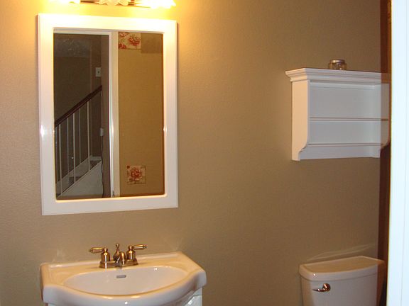 DOWNSTAIRS 1/2 BATH W/STORAGE