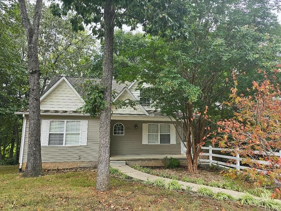 1st image of 982 Emily Ln