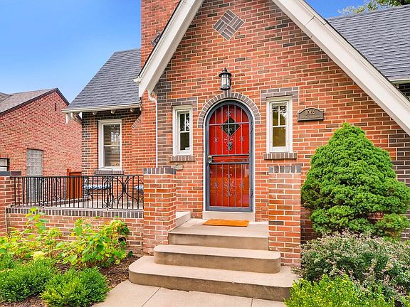 4th image of 1065 S Josephine St