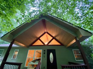 25 Log Gap Rd, Fairview, NC 28730